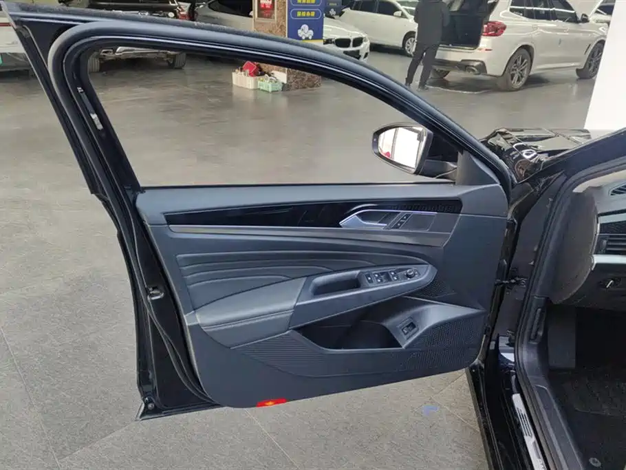 Volkswagen Passat 2023 Facelift 330TSI Starlight Elite Edition фото 7