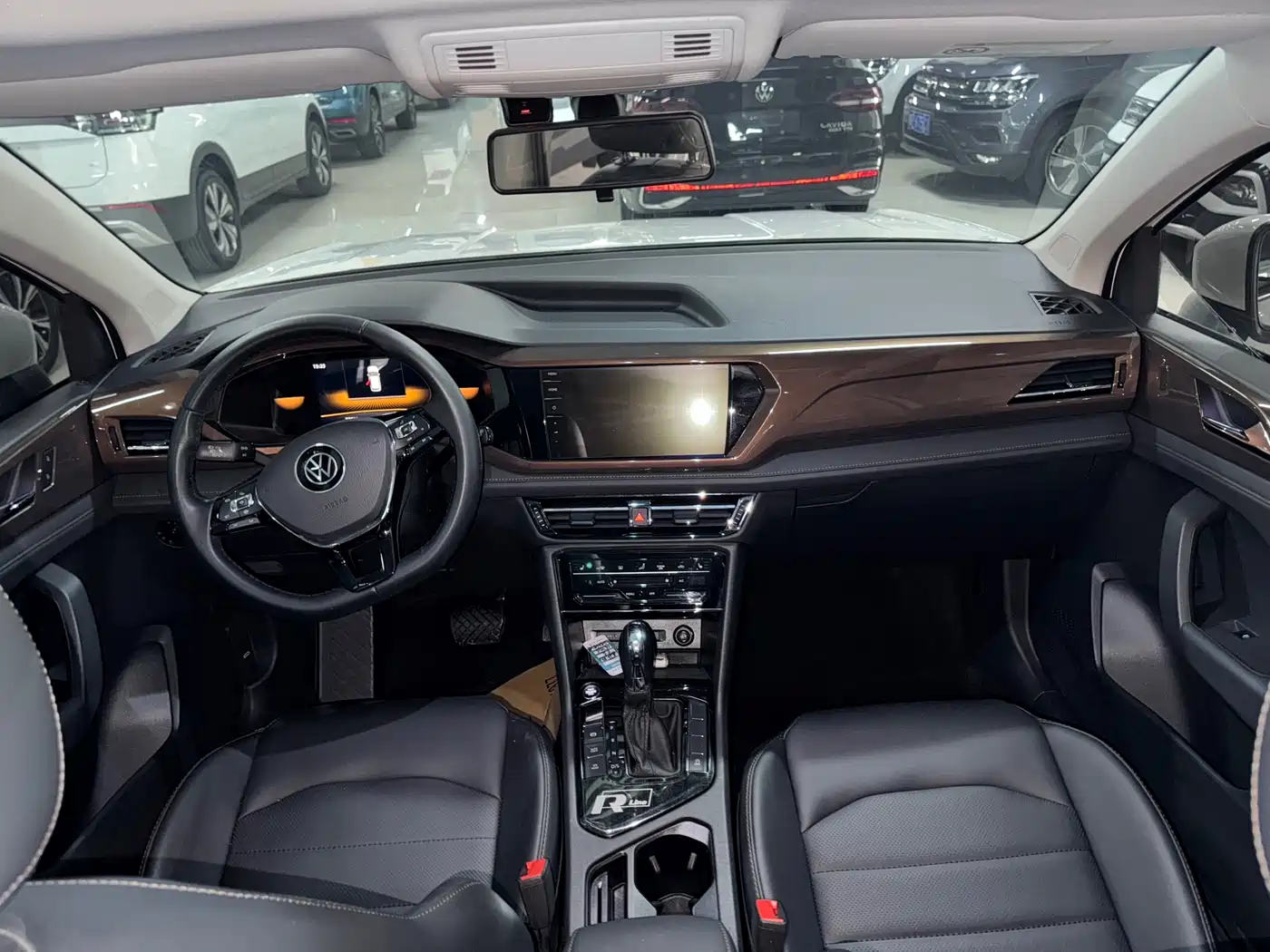 Volkswagen Tharu 2022 280TSI FWD Luxury Edition фото 7