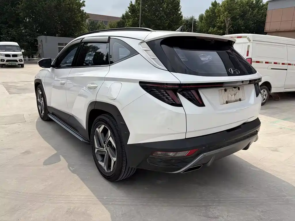 Фото 8 - Hyundai Tucson