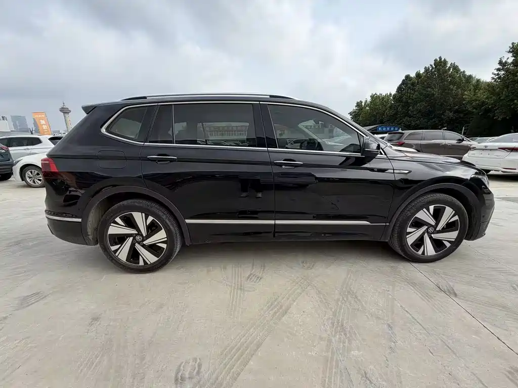 Фото 5 - Volkswagen Tiguan L