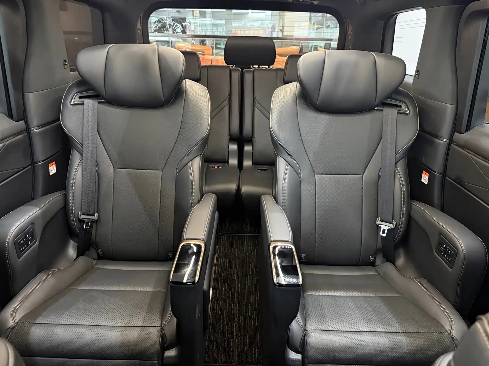 Photo 9 - Toyota Alphard
