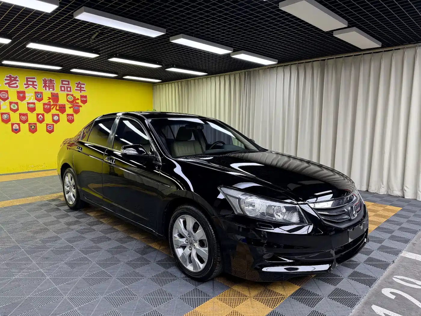 Фото 3 - Honda Accord