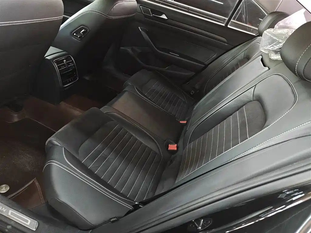 Volkswagen Magotan 2020 330TSI DSG Luxury фото 11