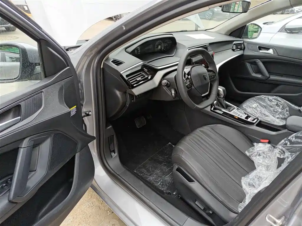 Peugeot 408 2024 360THP Dá Dá Edition Latour фото 16