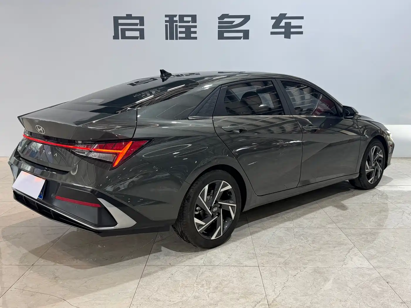 Hyundai Elantra 2023 Model 1.5L CVT LUX Premium Edition фото 4