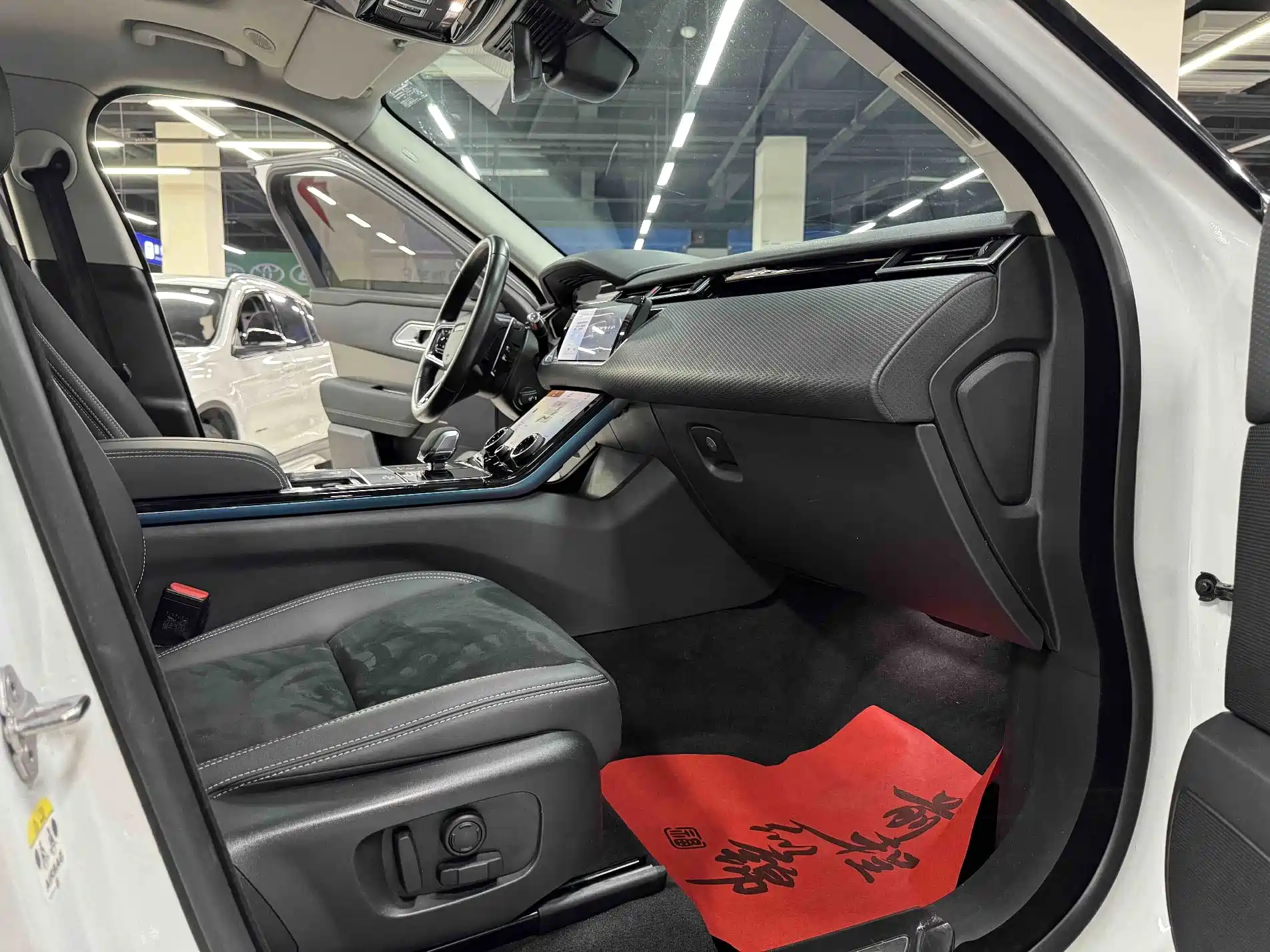 Фото 10 - Land Rover Range Rover Velar