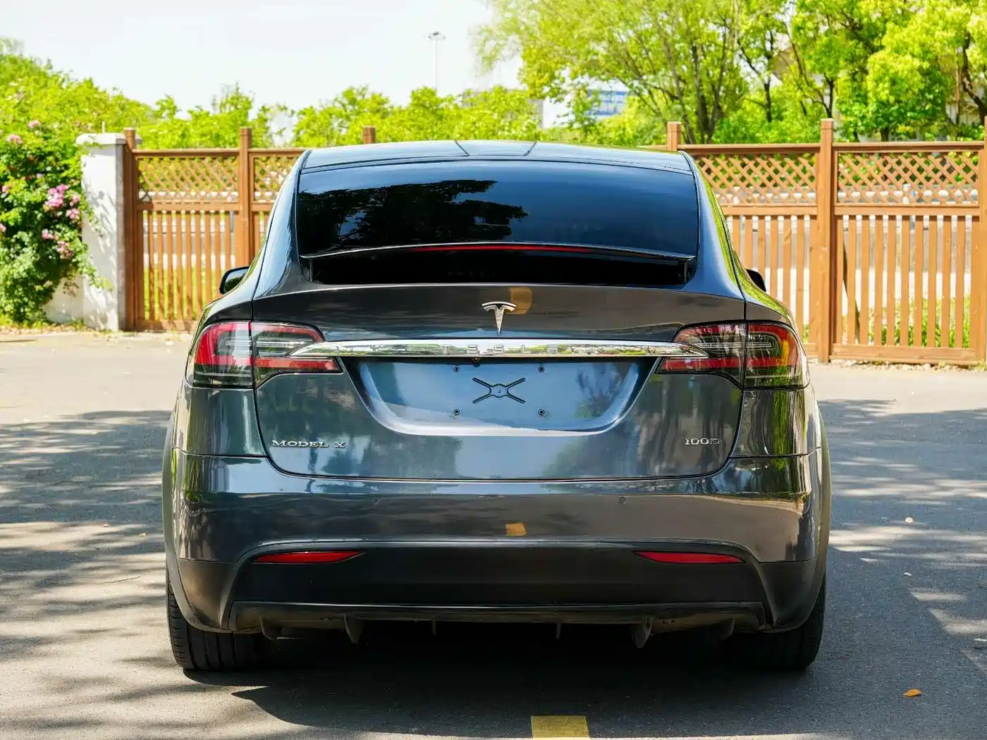 TESLA MODEL X