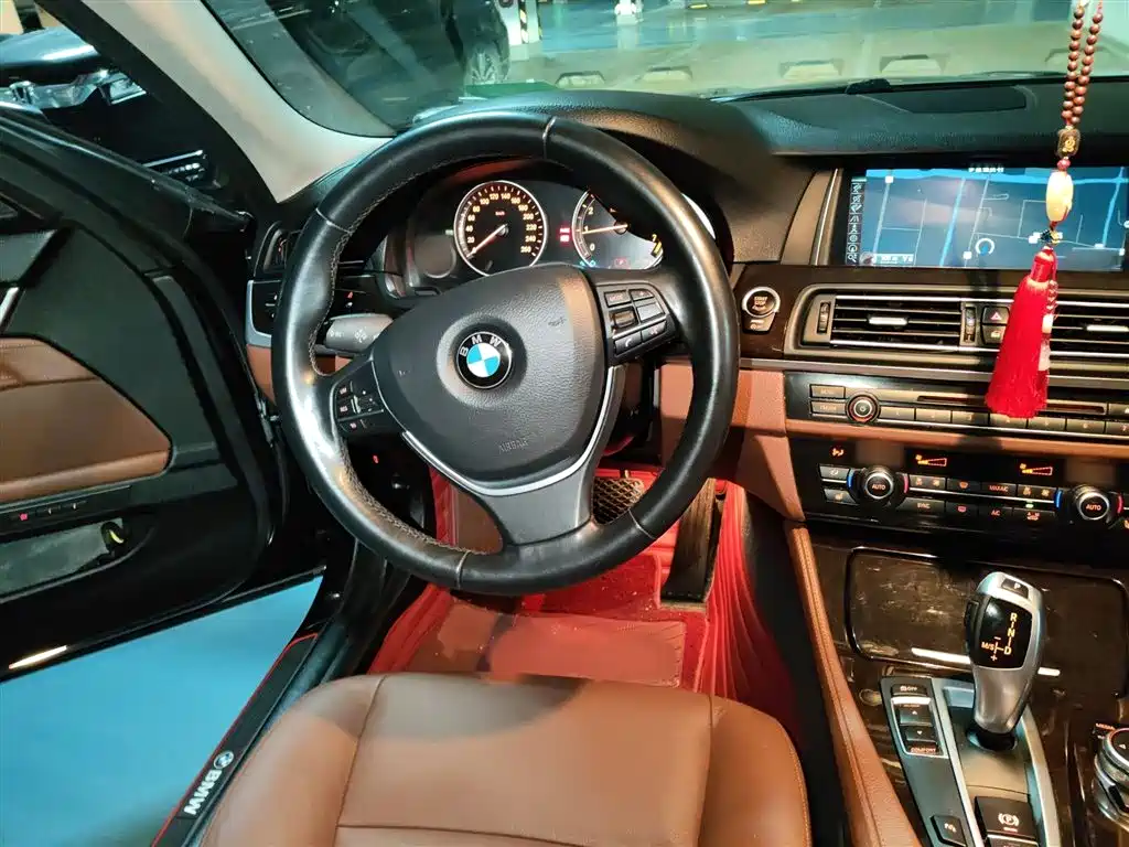 BMW 5 Series 2014 528Li Leading Edition фото 3