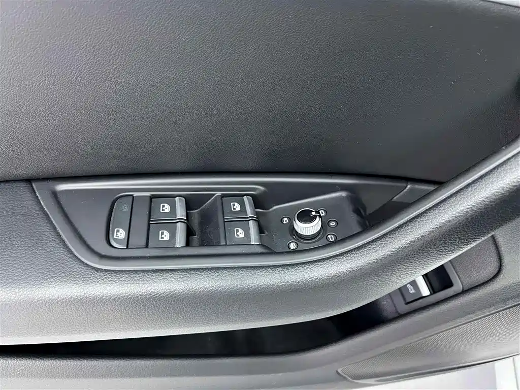 Audi A4L 2018 30th Anniversary 45 TFSI quattro Personality Sport фото 14