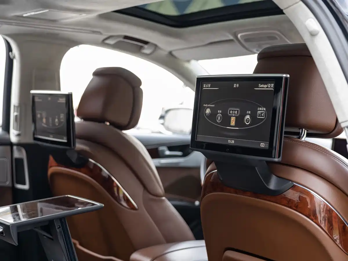 Фото 32 - Audi A8