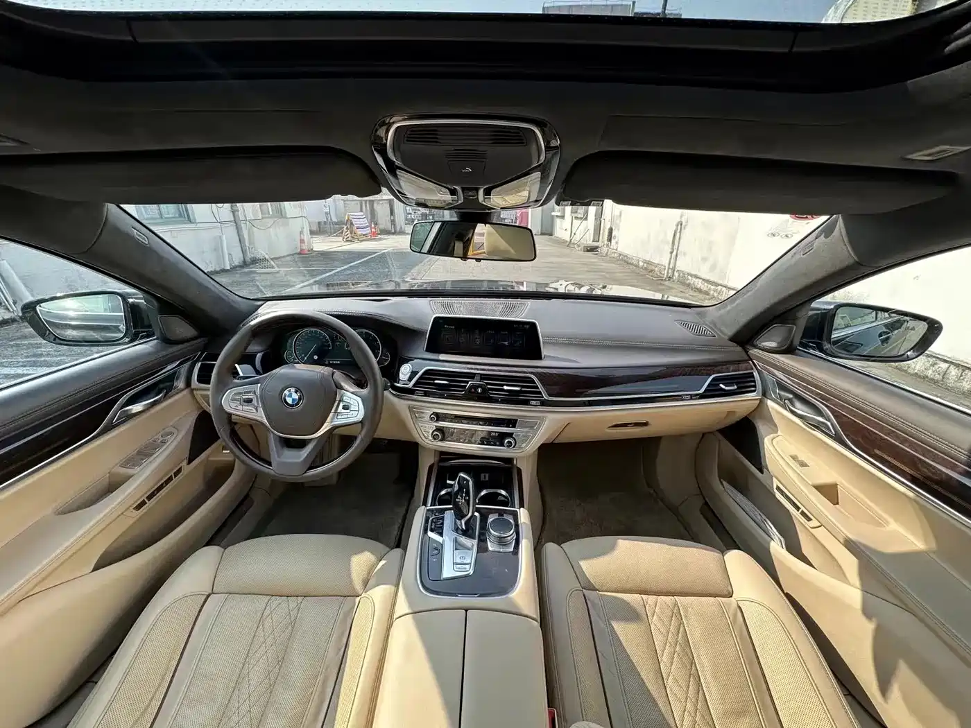 Photo 10 - BMW 7 Series
