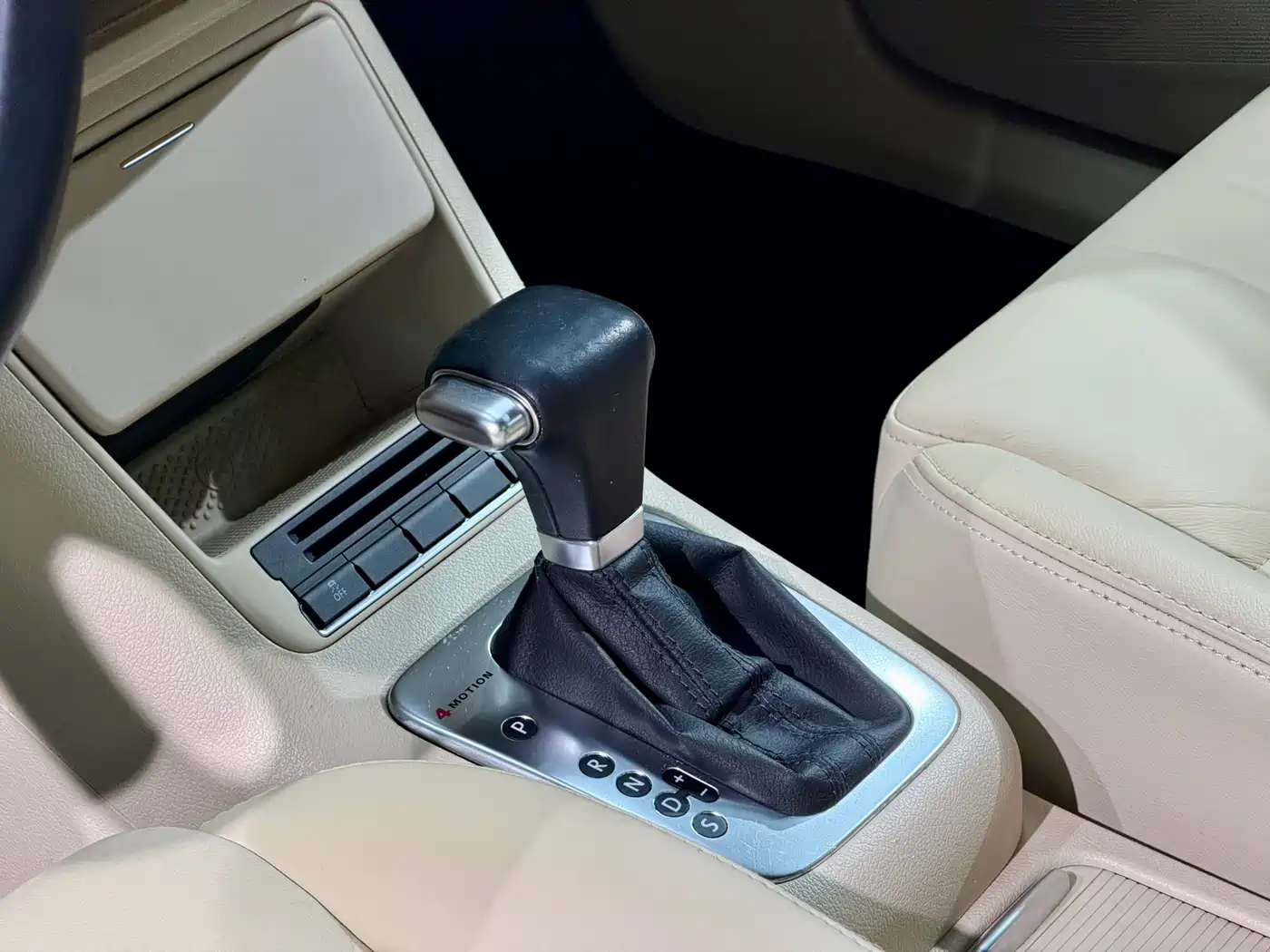 Volkswagen Tiguan 2010 2.0TSI Automatic 4WD Elite фото 11