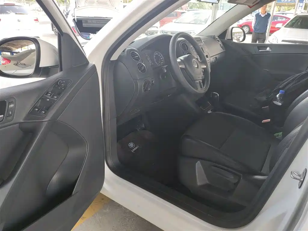 Volkswagen Tiguan 2015 1.8TSI Automatic 2WD Trendline фото 16