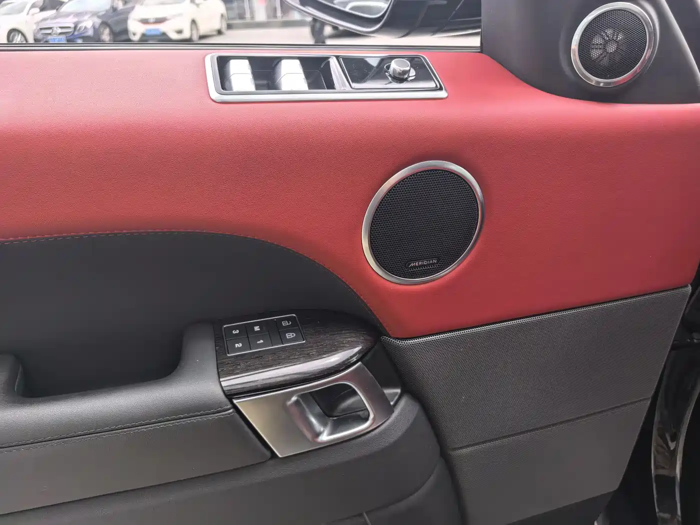 Land Rover Range Rover Sport 2022 3.0 L6 Gloss Black Edition фото 19