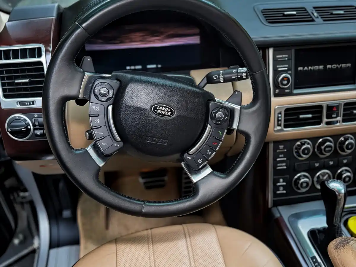 Photo 7 - Land Rover Range Rover