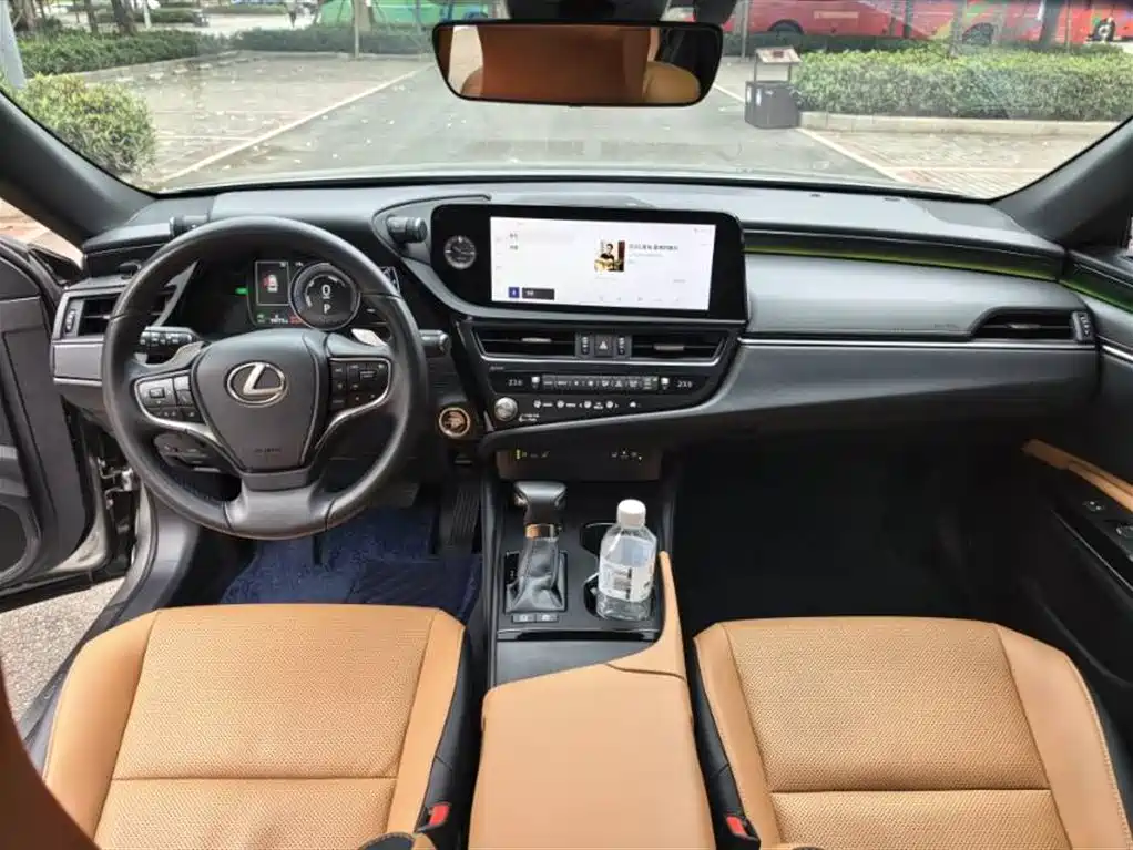 Lexus ES 2022 300h Ultimate Edition фото 9