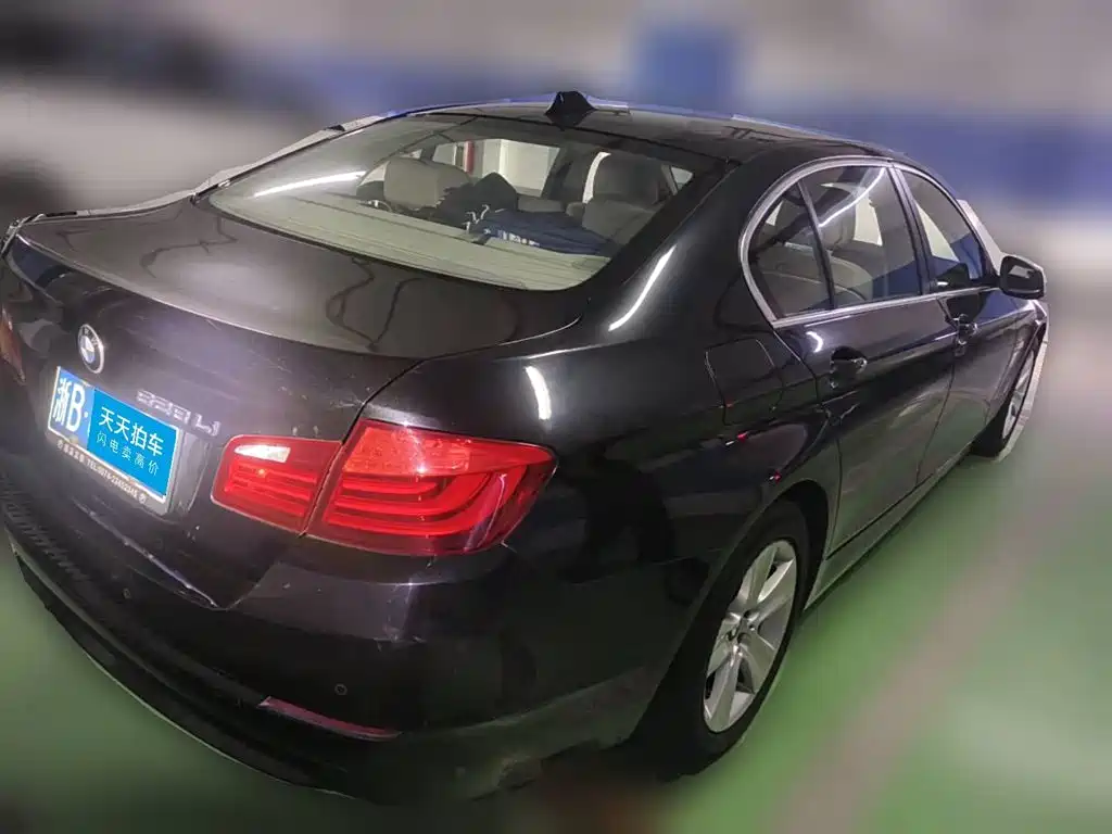 Photo 5 - BMW 5 Series