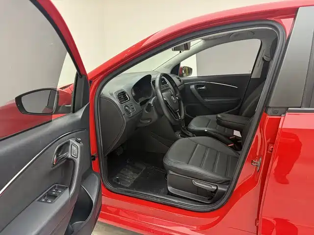 Volkswagen Polo 2018 1.5L Automatic Luxury фото 11