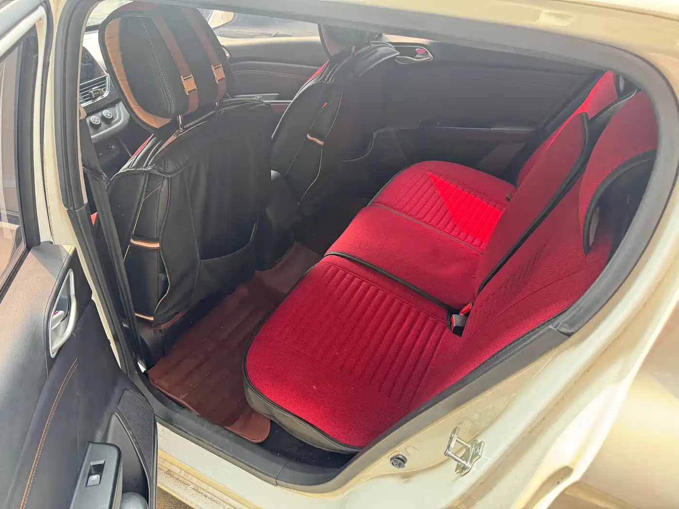 Baojun 310 2017 2017 1.5L Manual Fashion Edition