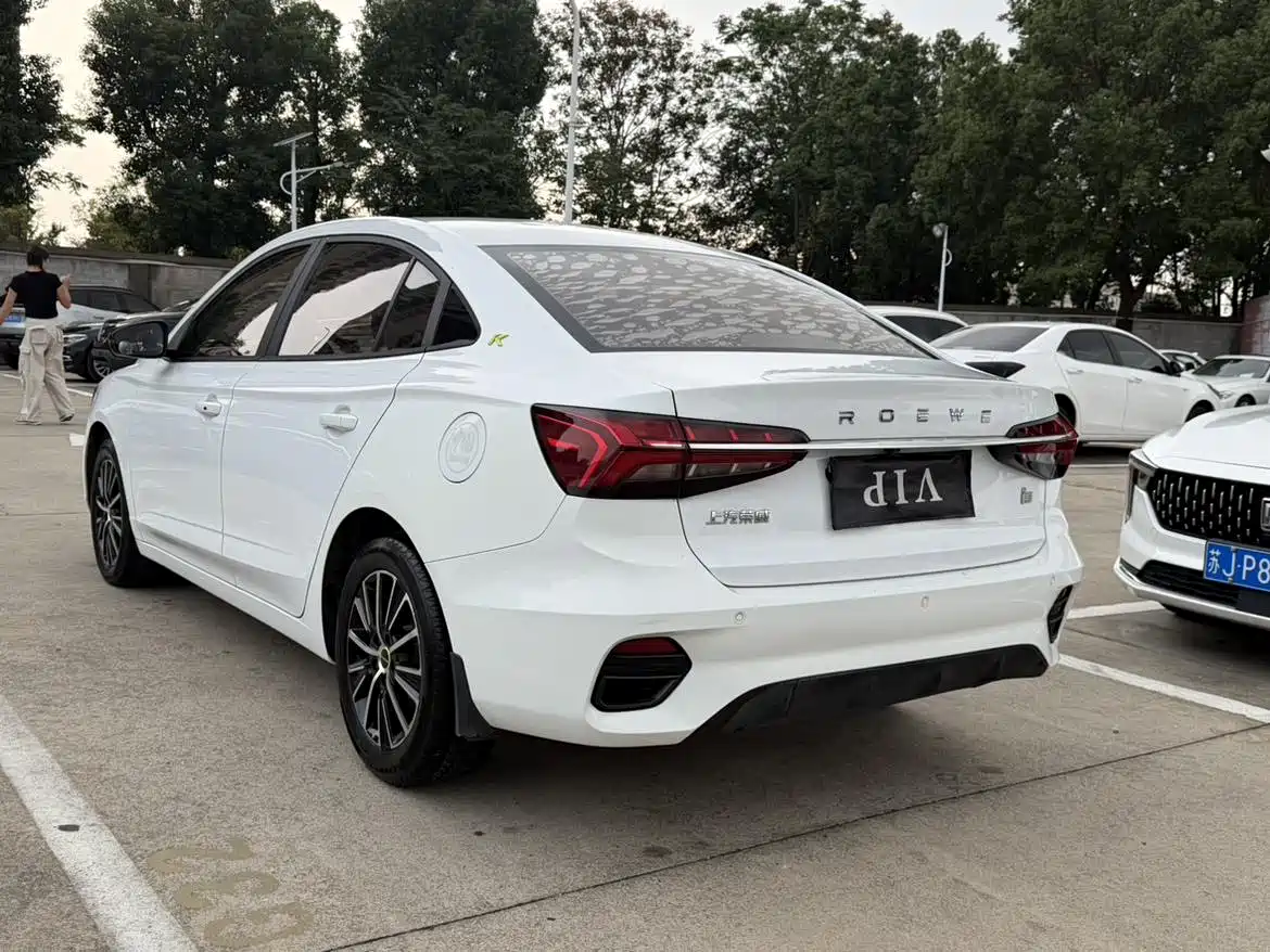 Фото 10 - Roewe i5