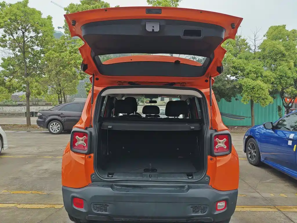 Jeep Renegade 2018 2017 180T Automatic Kinetic Edition+