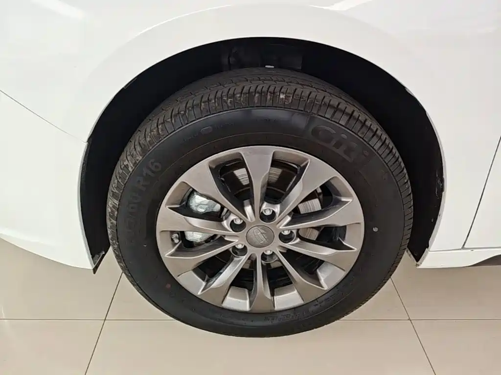 Фото 23 - Geely Geometry A