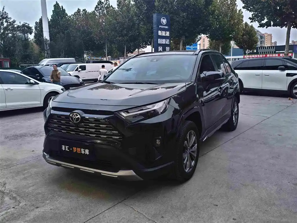 Фото 1 - Toyota RAV4