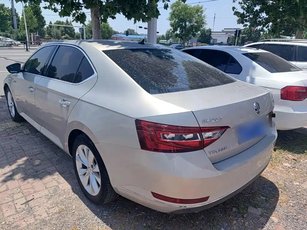 Фото 5 - Škoda Superb