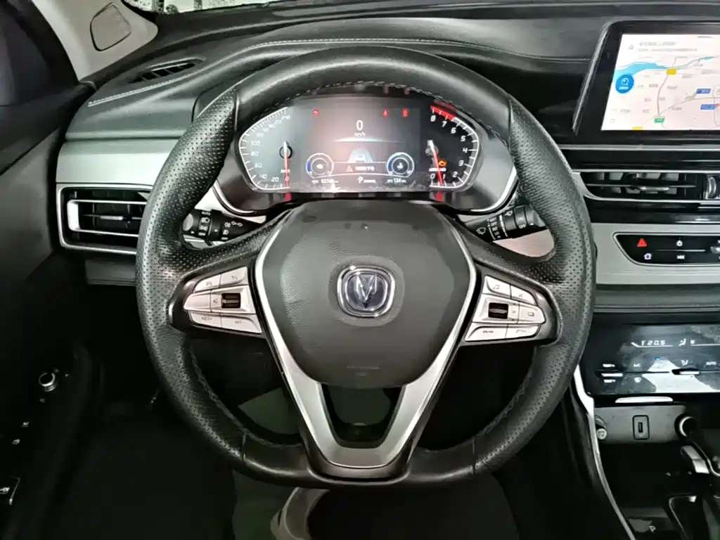 Фото 11 - Changan CS75