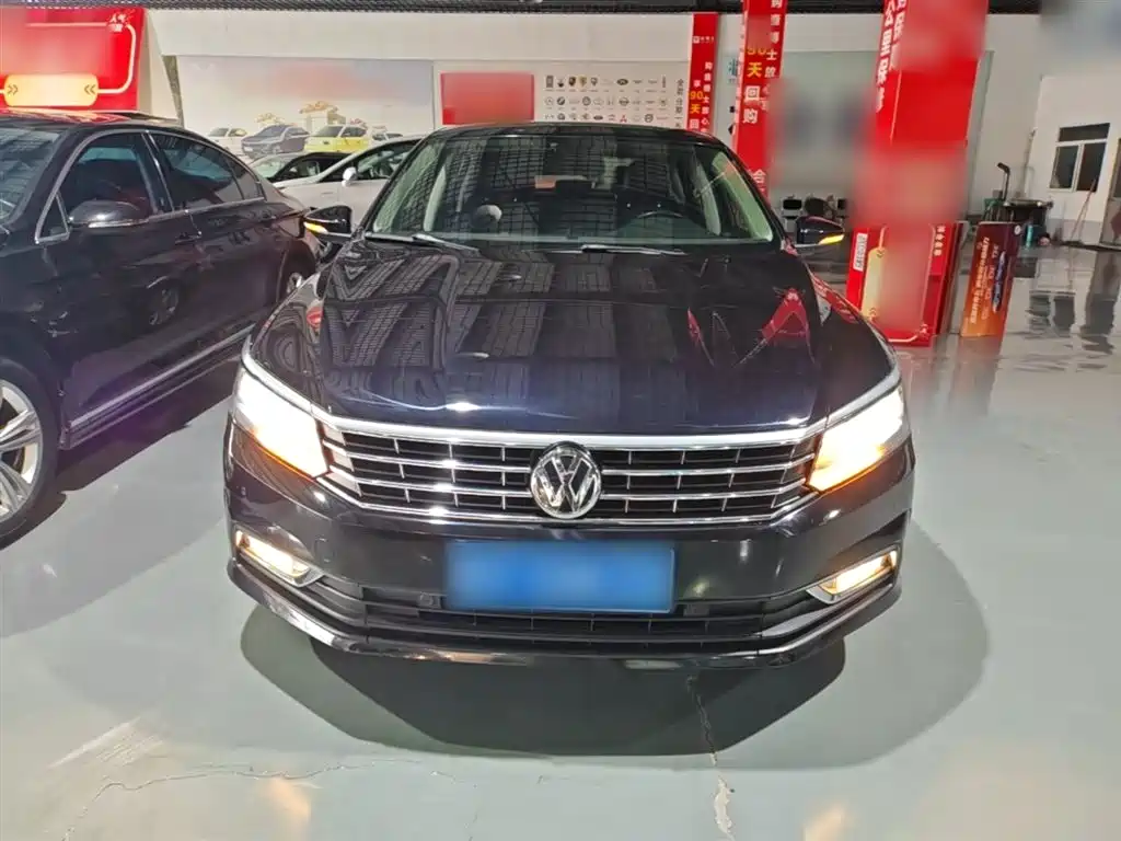 Volkswagen Passat 2017 280TSI DSG Prestige фото 3