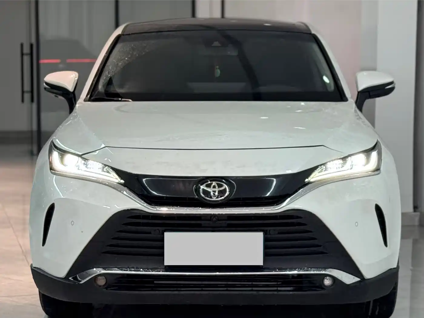 Toyota Lingfang HARRIER 2022 Hybrid 2.5L CVT 4WD Premium Edition фото 2