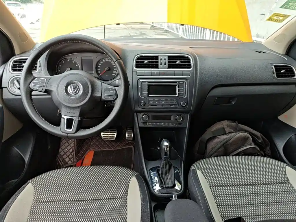 Volkswagen Polo 2014 2012 1.6L Cross Polo AT