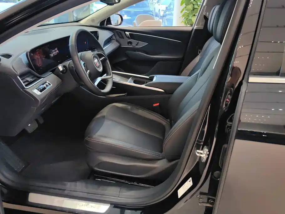 Buick LaCrosse 2025 2026 Model 28T Platinum Edition