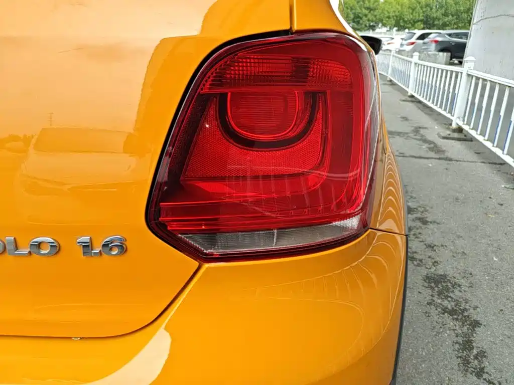 Volkswagen Polo 2014 2012 1.6L Cross Polo AT