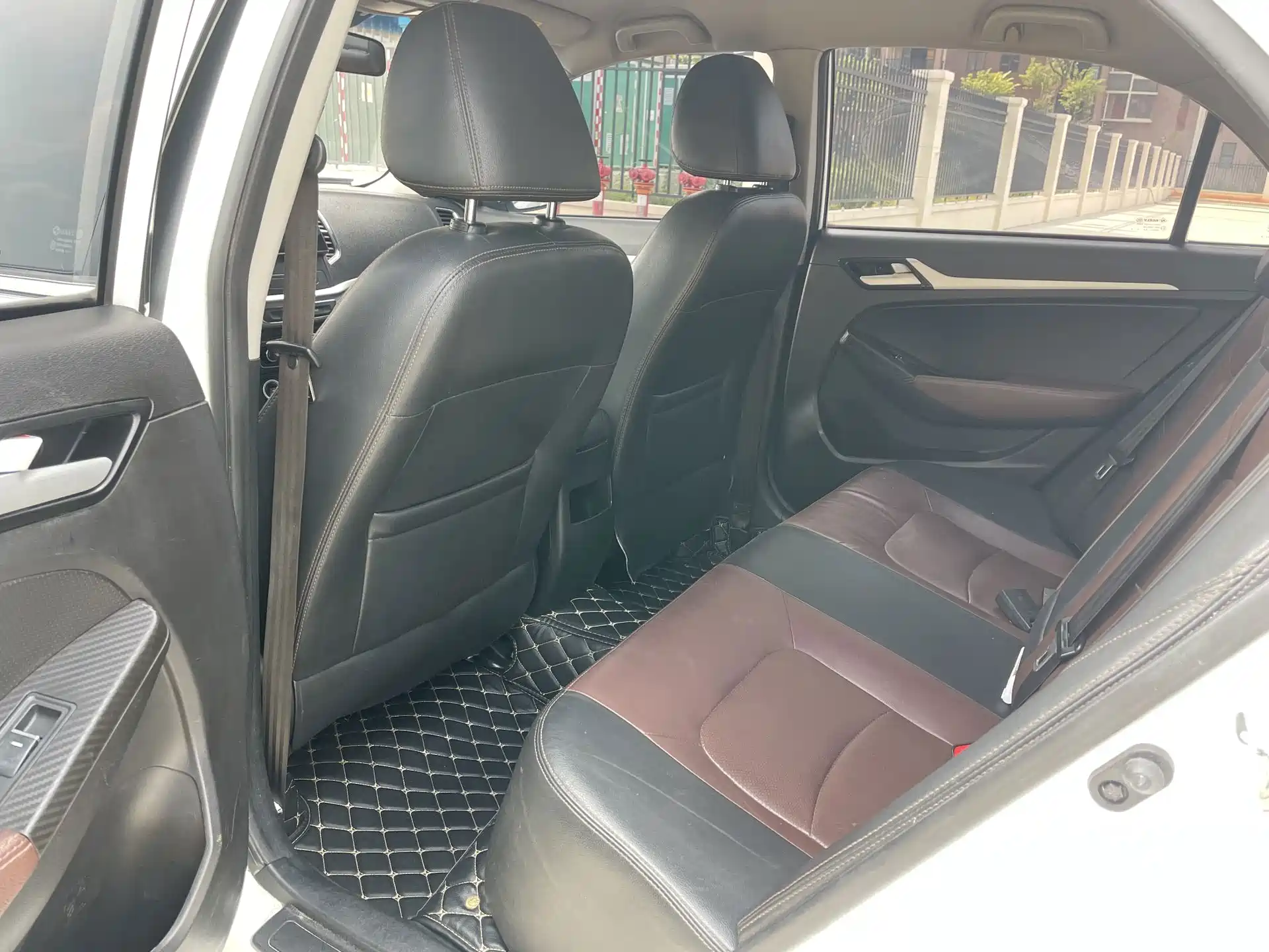 Фото 8 - Geely Vision