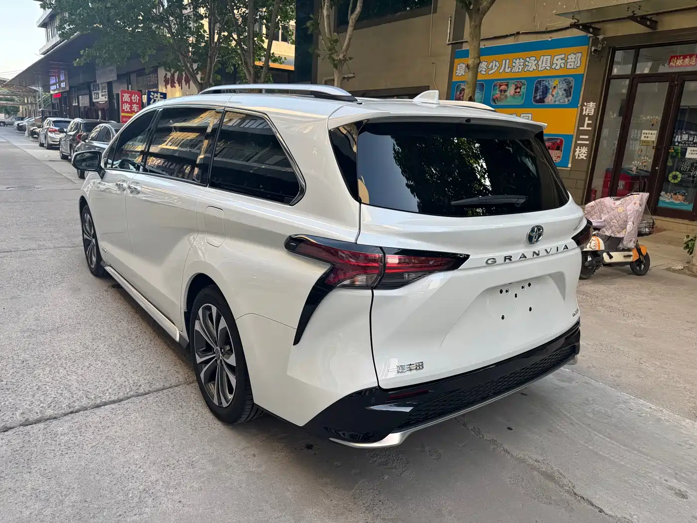 Toyota Granvia 2023 2.5L Hybrid Prestige PLUS Edition фото 7