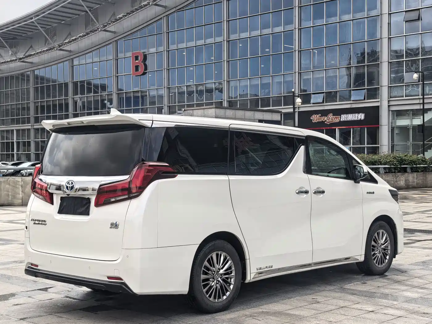 Photo 6 - Toyota Alphard