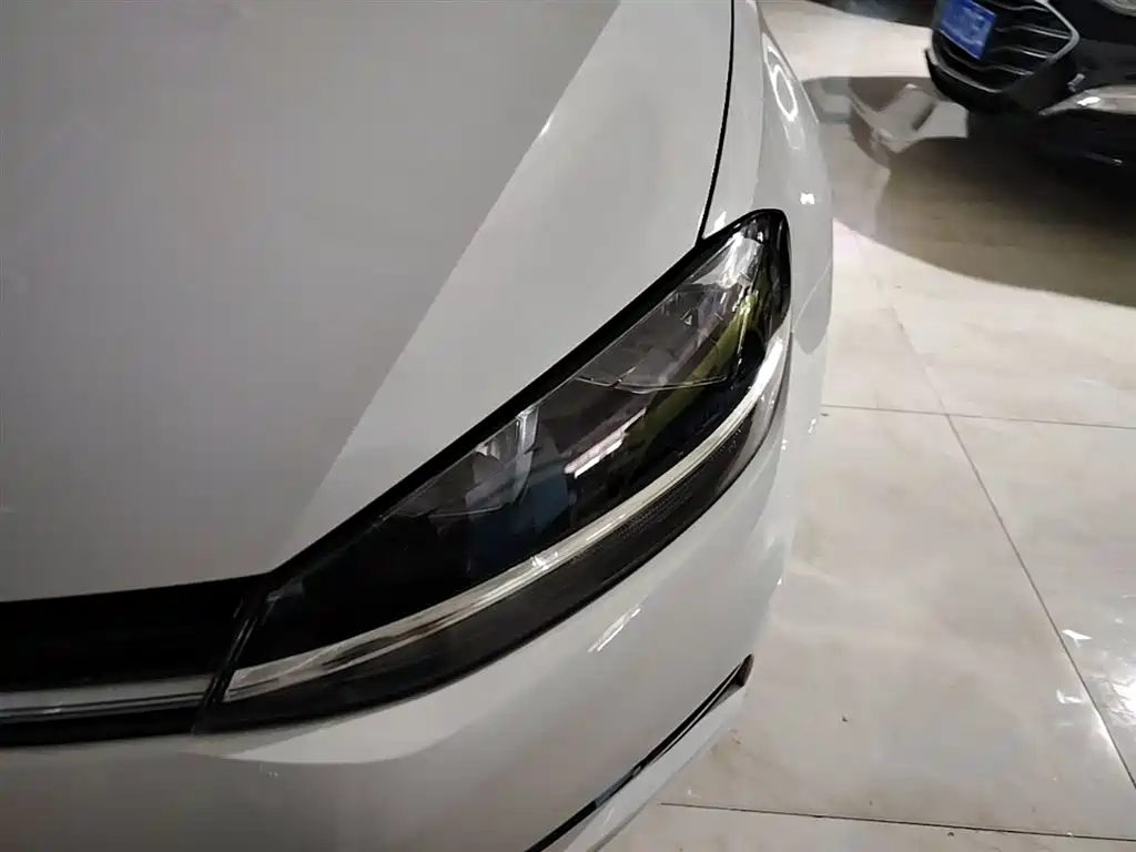 Volkswagen Golf 2020 200TSI DSG Comfort Progressive Edition фото 24
