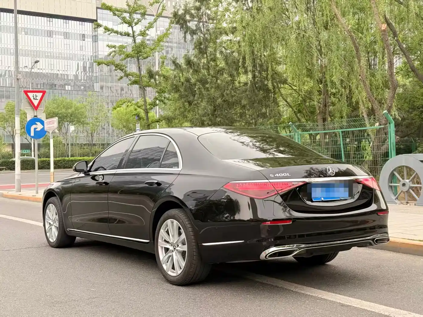 Mercedes-Benz S-Class 2024 S 400 L Business Edition фото 3