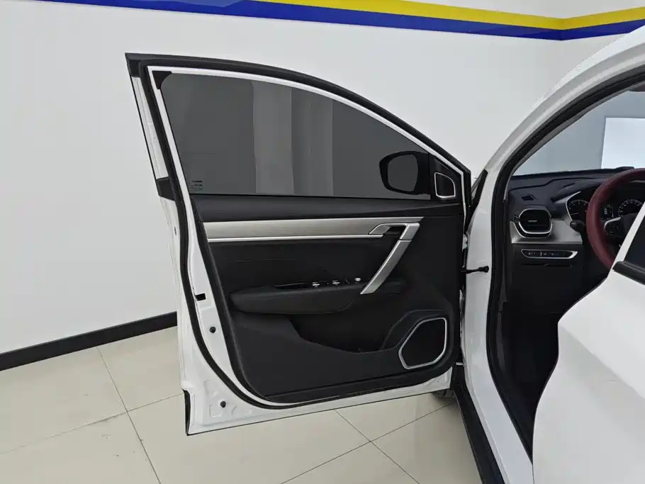 Фото 7 - Geely Coolray