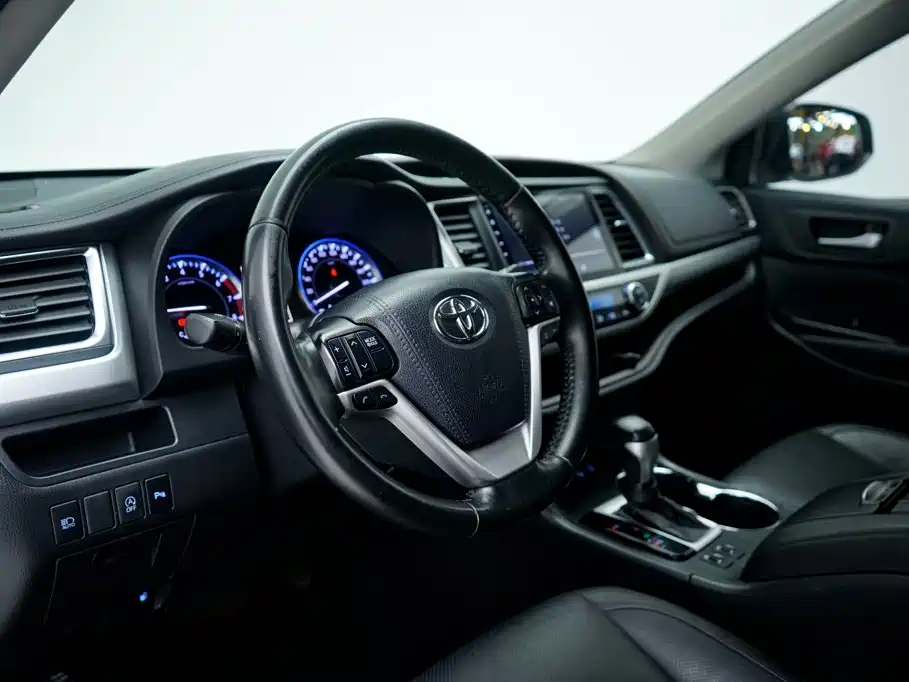Фото 15 - Toyota Highlander