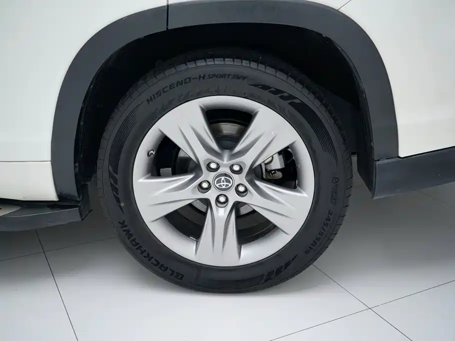 Фото 22 - Toyota Highlander