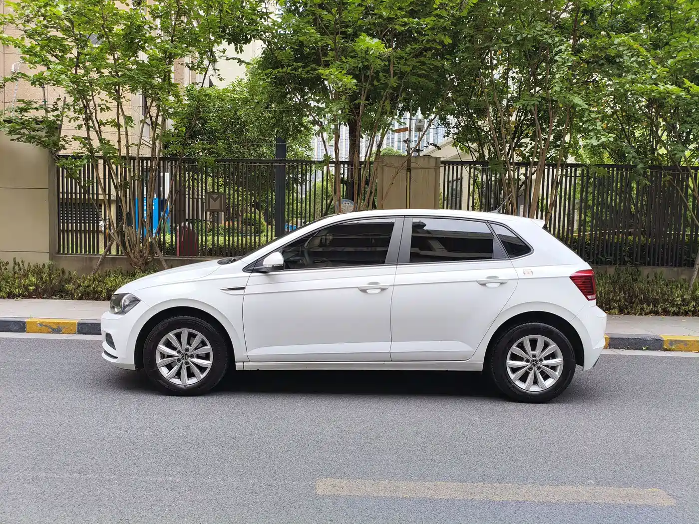 VOLKSWAGEN POLO