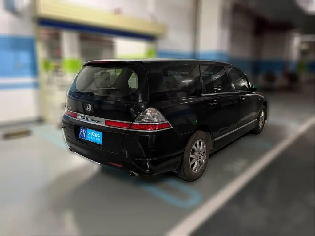 Фото 2 - Honda Odyssey