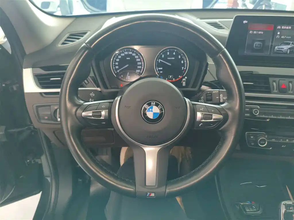 BMW X1 2022 sDrive25Li Leading фото 11