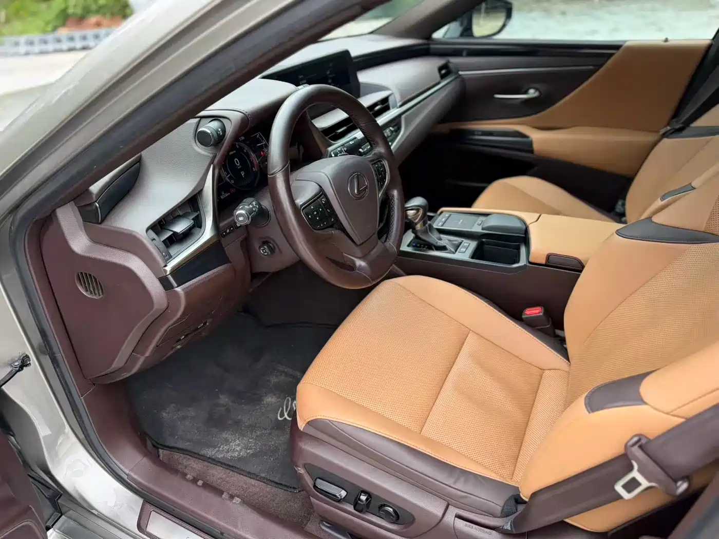 Фото 7 - Lexus ES