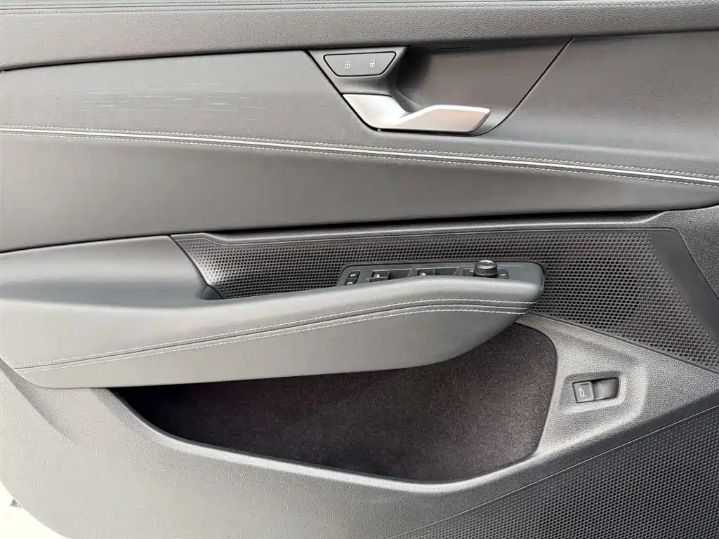 Volkswagen Passat 2025 Pro 380TSI Starlight Dragon Glory Edition фото 21