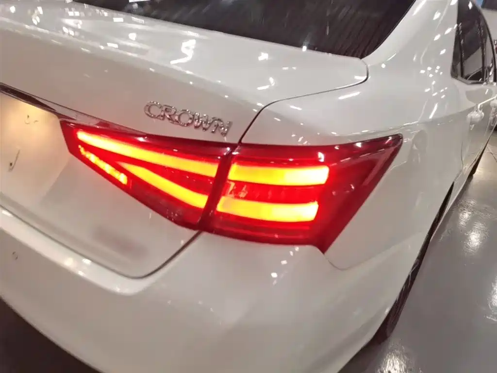 Toyota Crown 2018 2.0T Fashion Edition фото 8