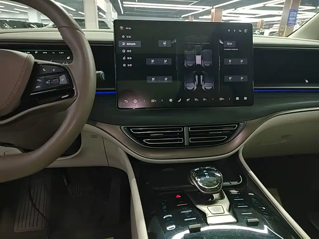 Denza D9 2023 2022 DM-i 970 AWD Flagship