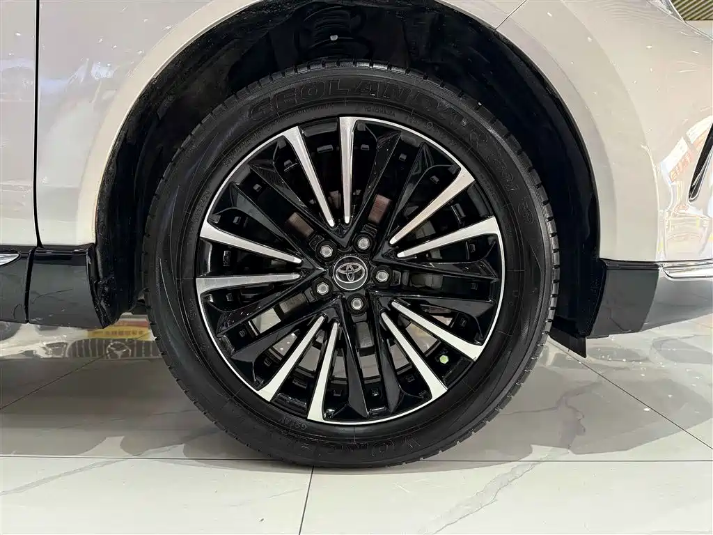 Toyota Venza 2022 2.0L CVT 2WD Premium фото 9